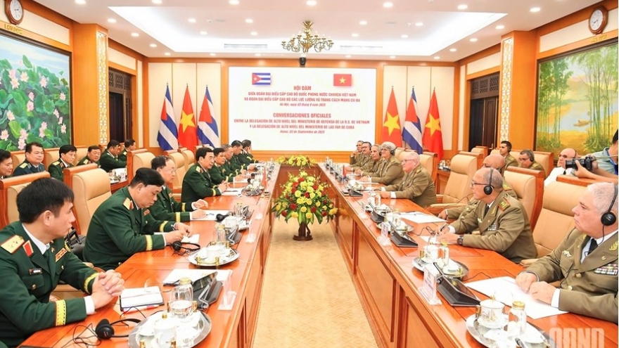 Vietnamese, Cuban defence leaders reinforce 65-year special friendship